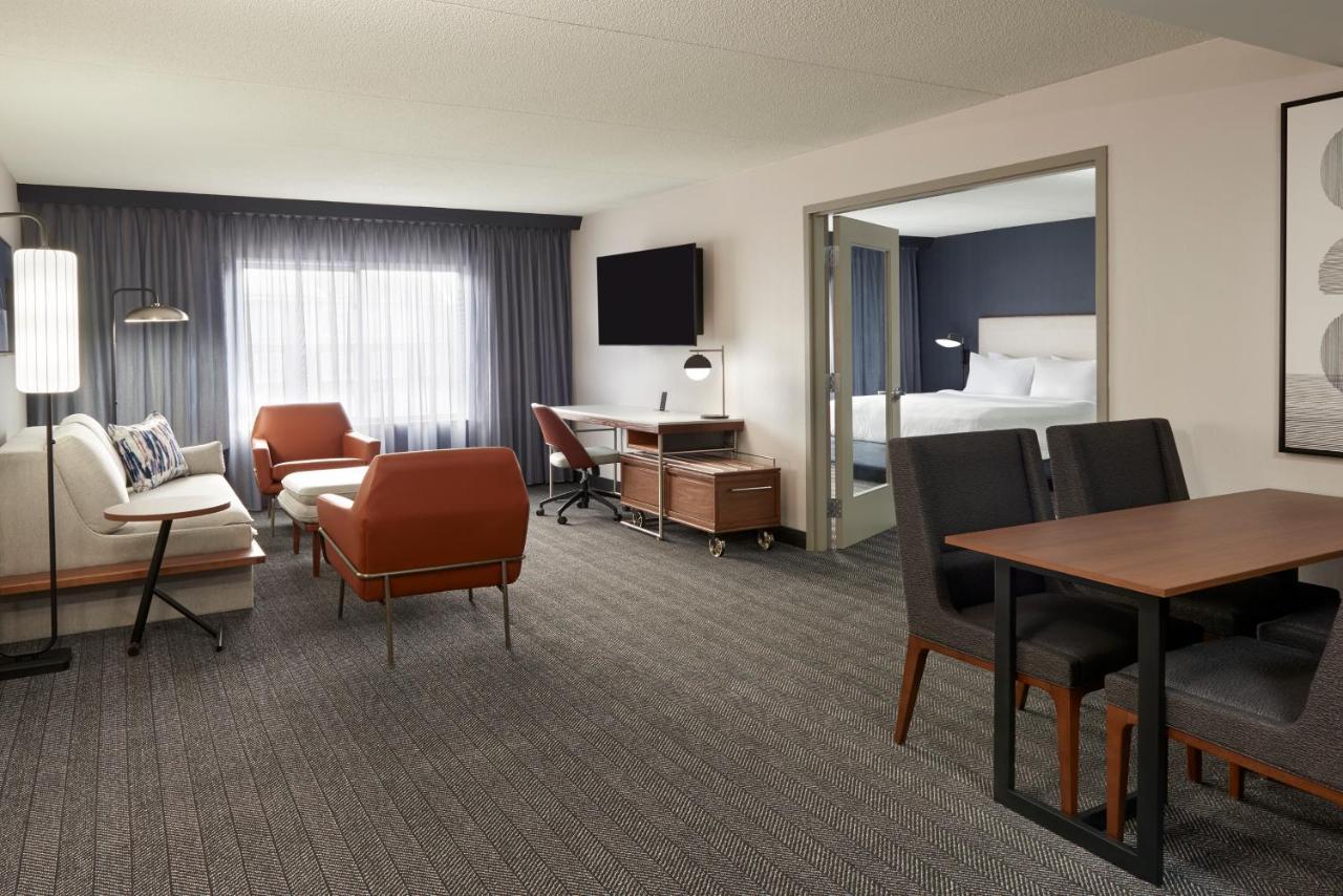 Courtyard By Marriott Toronto Mississauga/Meadowvale Hotel Exterior photo