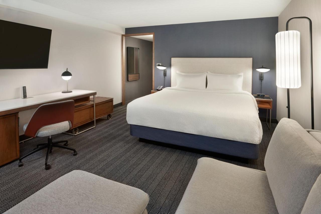 Courtyard By Marriott Toronto Mississauga/Meadowvale Hotel Exterior photo