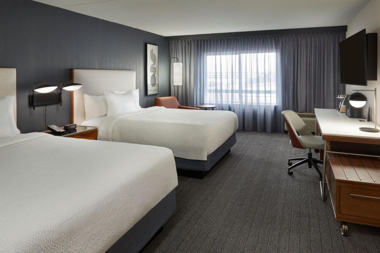 Courtyard By Marriott Toronto Mississauga/Meadowvale Hotel Exterior photo