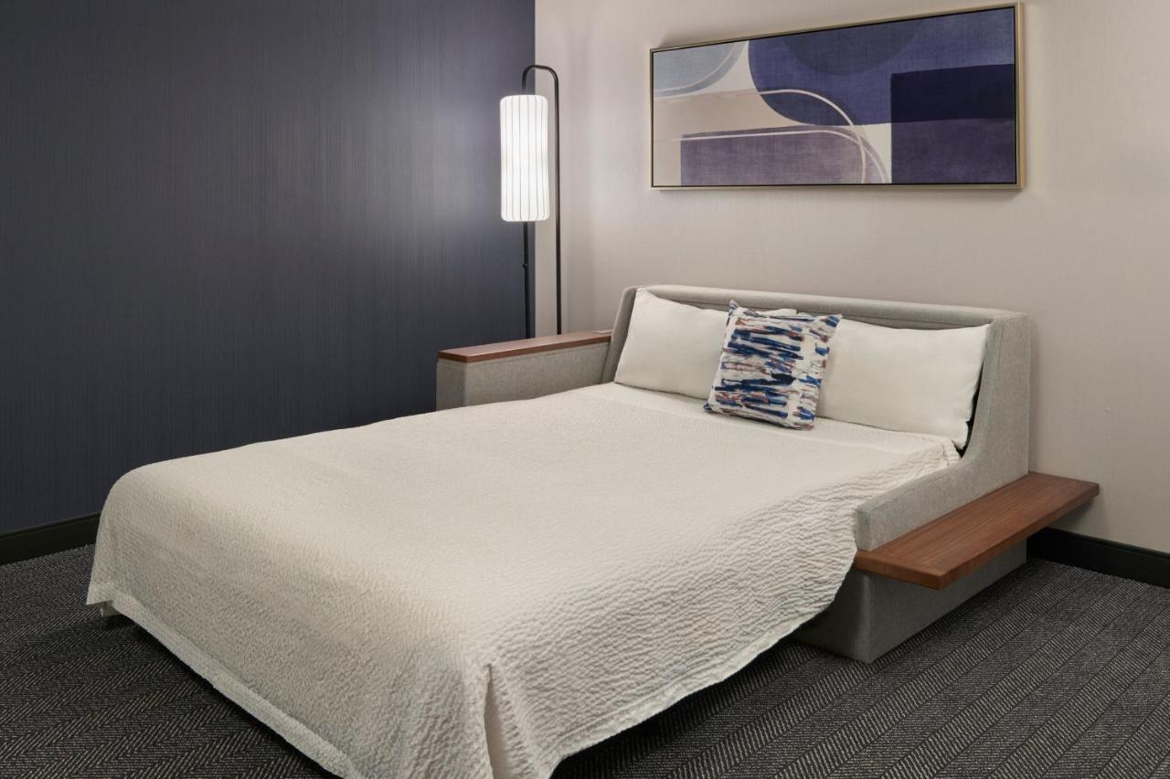 Courtyard By Marriott Toronto Mississauga/Meadowvale Hotel Exterior photo