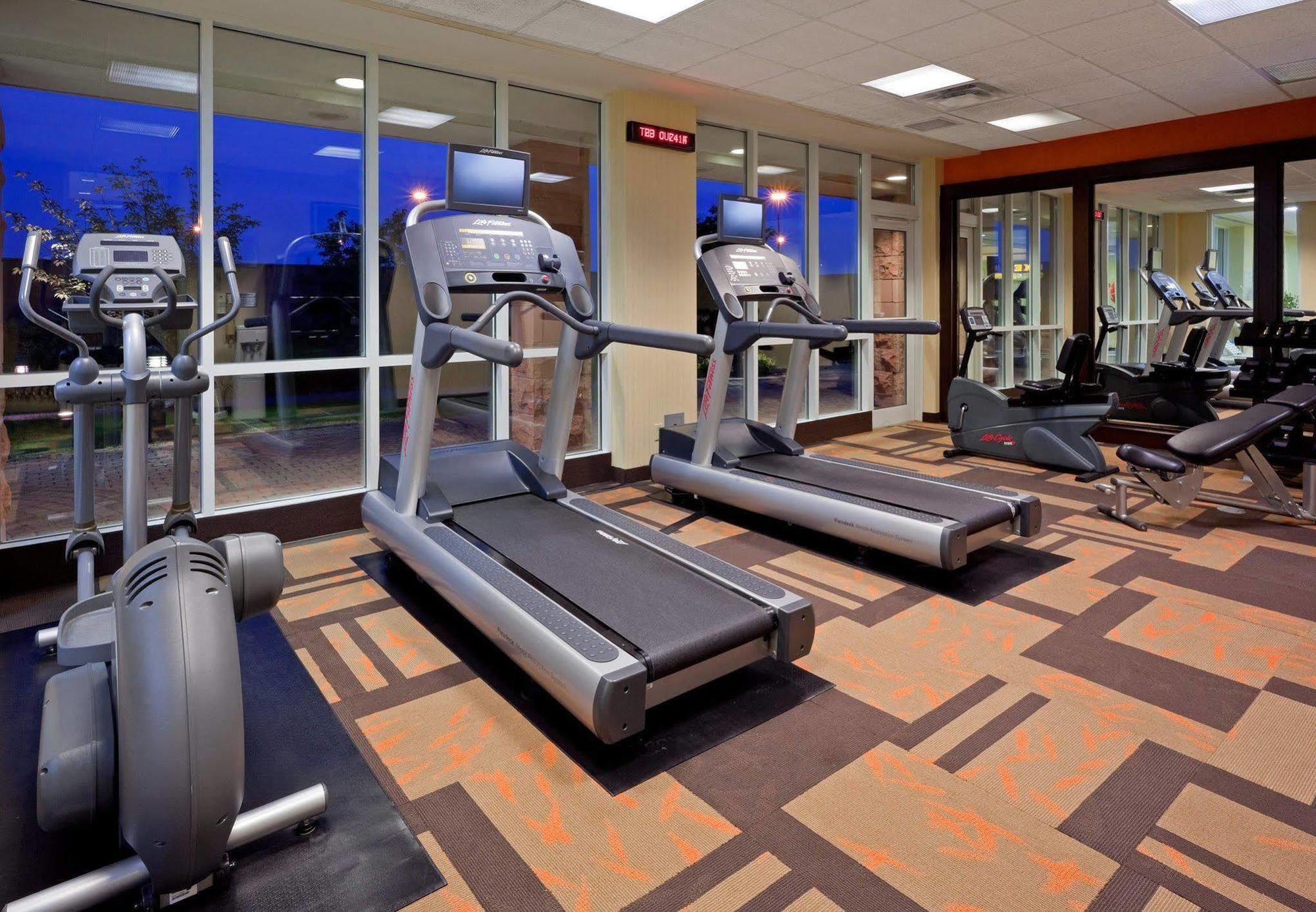 Courtyard By Marriott Toronto Mississauga/Meadowvale Hotel Exterior photo