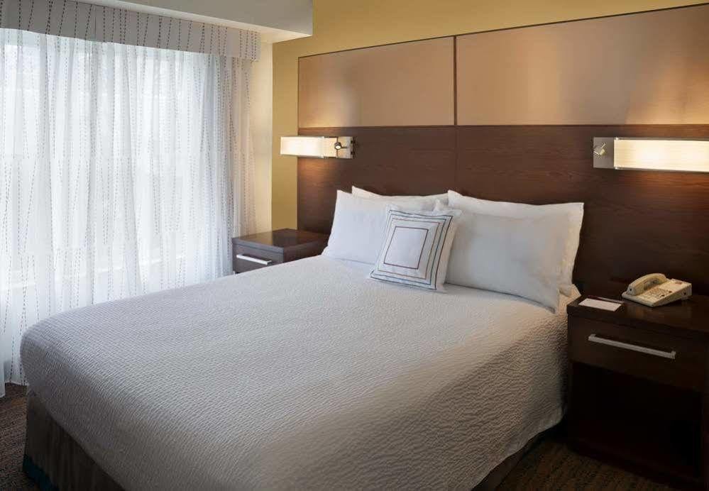 Courtyard By Marriott Toronto Mississauga/Meadowvale Hotel Exterior photo